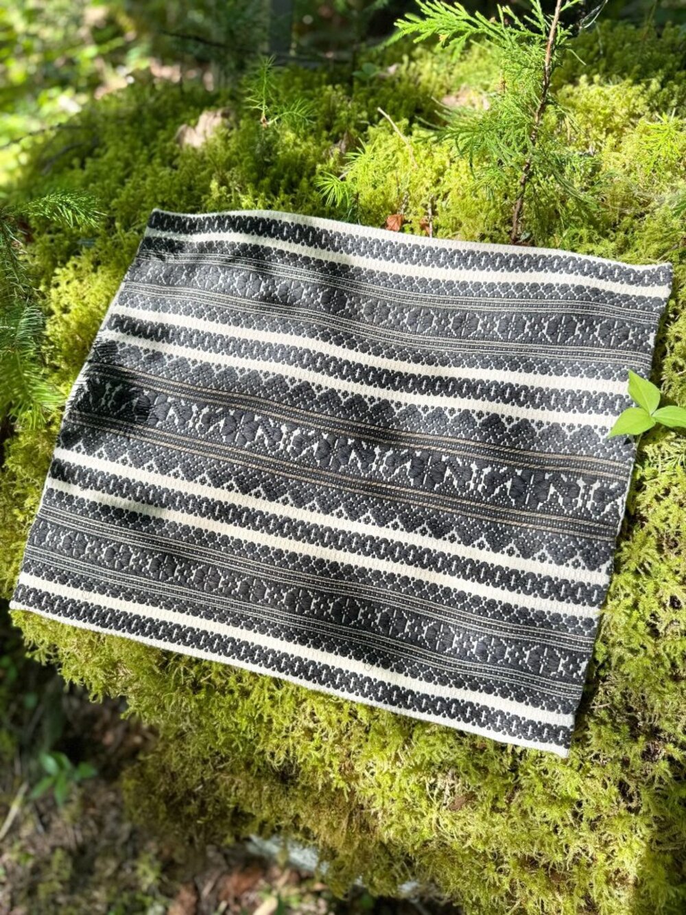 Vintage 1950s Embroidered Hungarian Folk Pillowcase In Brown And Cream